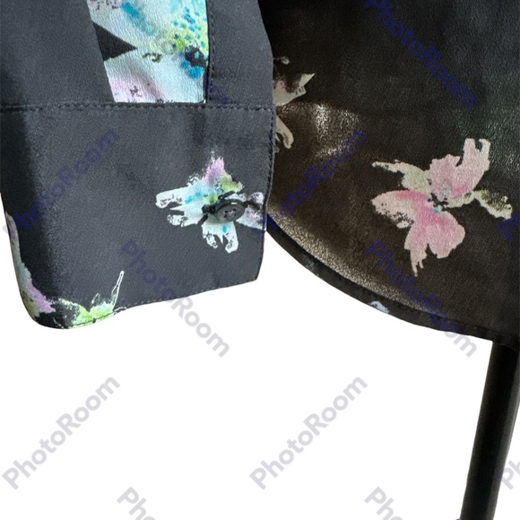 Banana Republic Women's Gray Floral Long Sleeve Button Blouse Medium - Picture 3 of 6